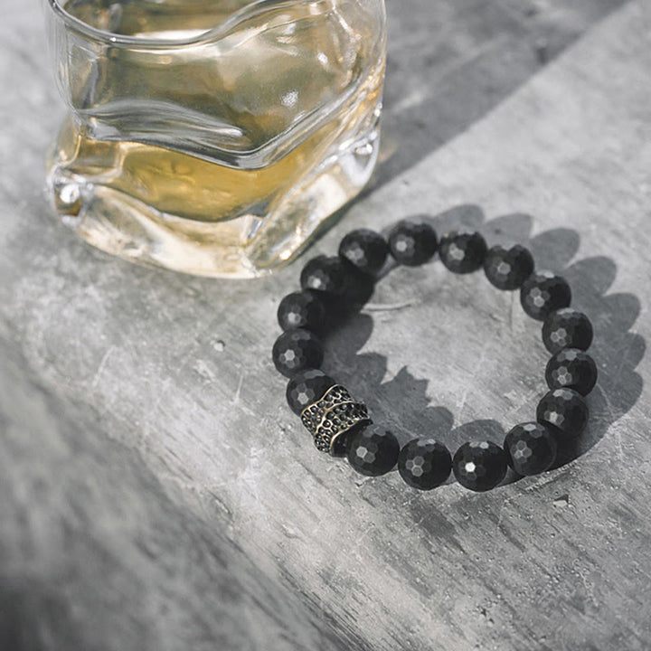 Pulsera protectora de latón y cobre con ónix negro mate y Buddha Stones