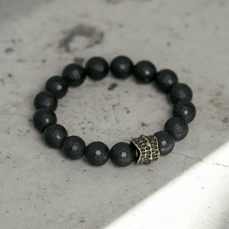 Pulsera protectora de latón y cobre con ónix negro mate y Buddha Stones