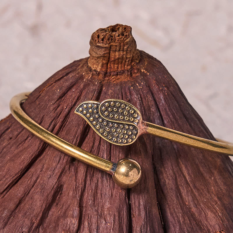 Brazalete de cobre y latón con cuentas de hojas y Buddha Stones para la suerte y la riqueza