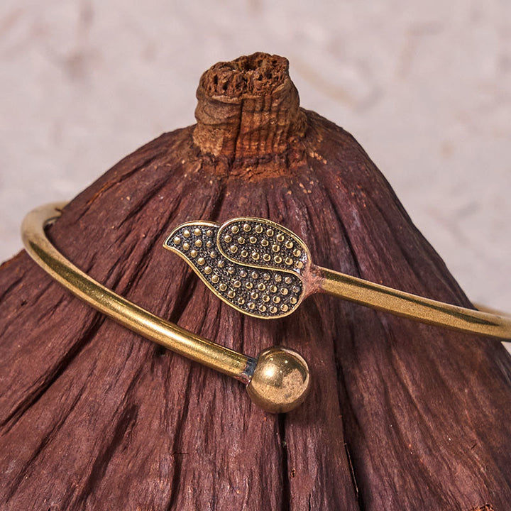 Brazalete de cobre y latón con cuentas de hojas y Buddha Stones para la suerte y la riqueza