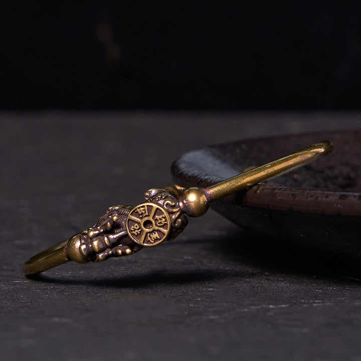 Pulsera de cobre y latón con Buddha Stones Pi Xiu y brújula que lleva el personaje Fu