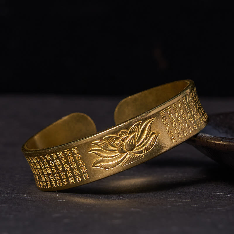 Brazalete de la paz de cobre y latón con sutra del corazón y flores de loto con Buddha Stones