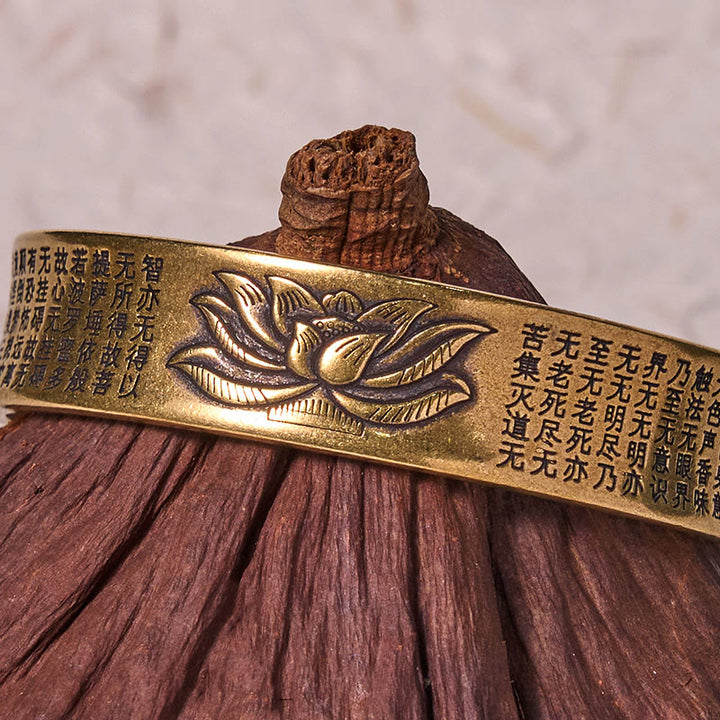 Brazalete de la paz de cobre y latón con sutra del corazón y flores de loto con Buddha Stones