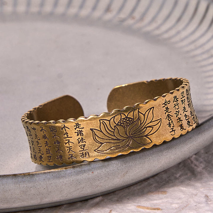 Brazalete de cobre y latón con diseño de flor de loto, paz, iluminación y sutra del corazón de Buddha Stones