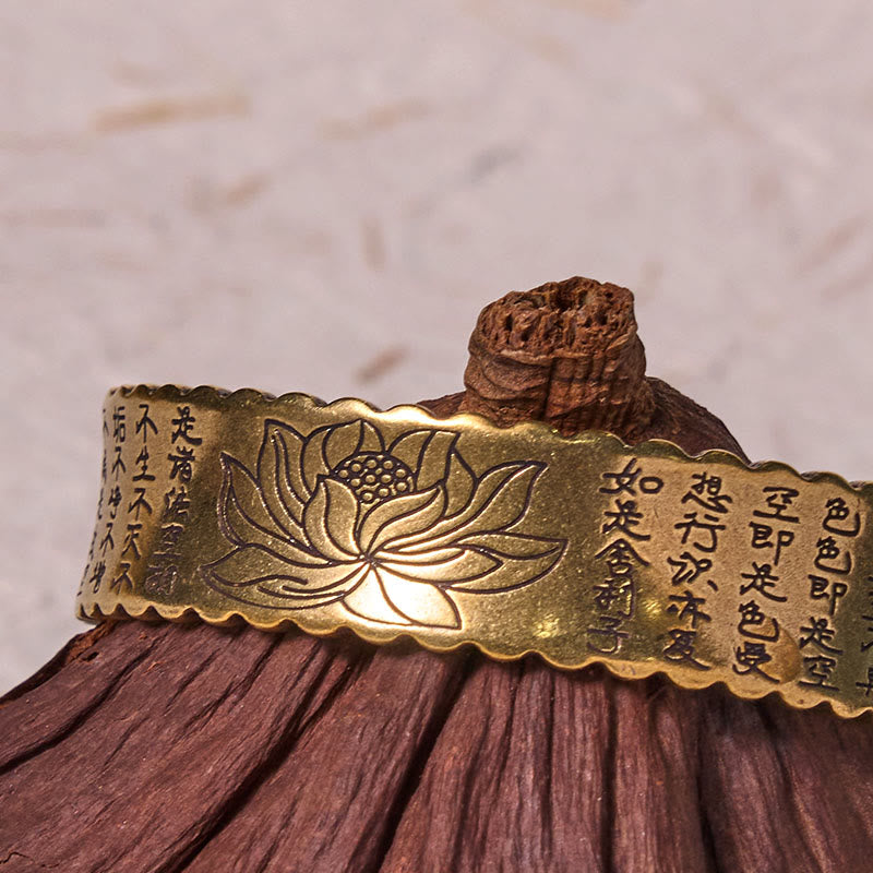 Brazalete de cobre y latón con diseño de flor de loto, paz, iluminación y sutra del corazón de Buddha Stones