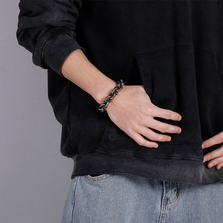 Pulsera de equilibrio de buena suerte de acero y titanio con remaches cuadrados y Buddha Stones