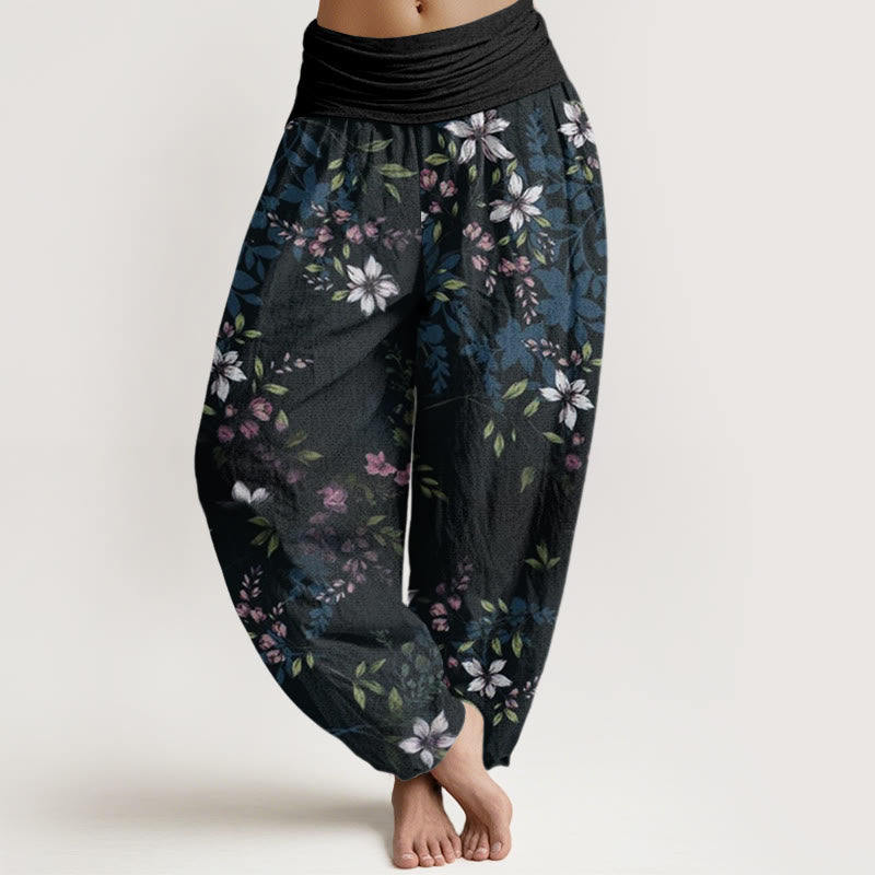Pantalones harén con cintura elástica para mujer con pequeñas flores blancas y hojas verdes y piedras de Buddha Stones - Negro - US22，UK/AU26，EU54 (6XL) - image 0