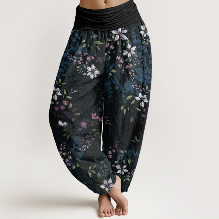 Pantalones bombachos de mujer con cintura elástica, estampado de pequeñas flores blancas y hojas verdes en algodón con Buddha Stones - Negro - US22，UK/AU26，EU54 (6XL) - image 0