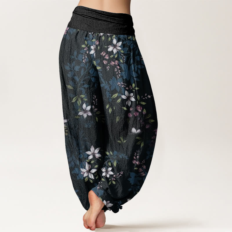 Pantalones harén con cintura elástica para mujer con pequeñas flores blancas y hojas verdes y piedras de Buddha Stones - image 2