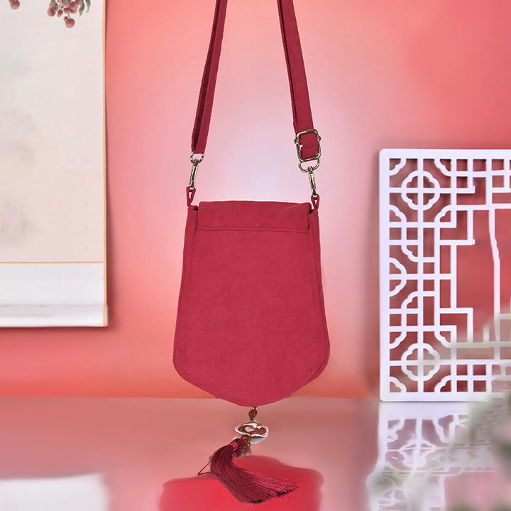 Bolso bandolera con borlas bordadas con lichi y urraca de Buddha Stones