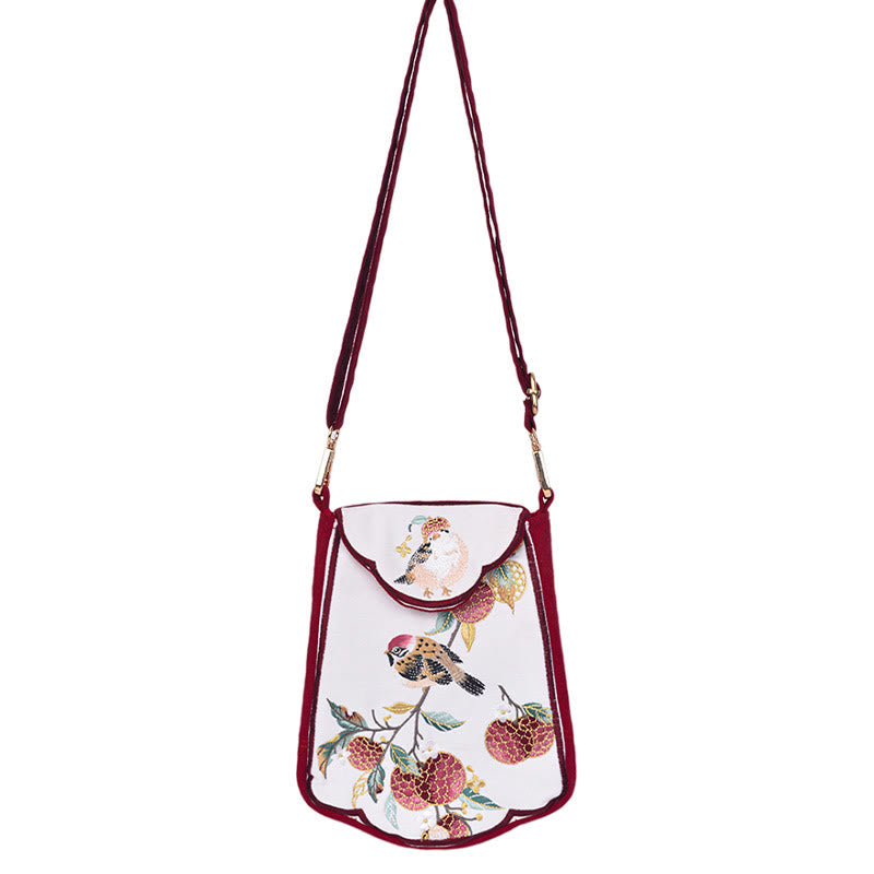 Bolso bandolera con borlas bordadas con lichi y urraca de Buddha Stones