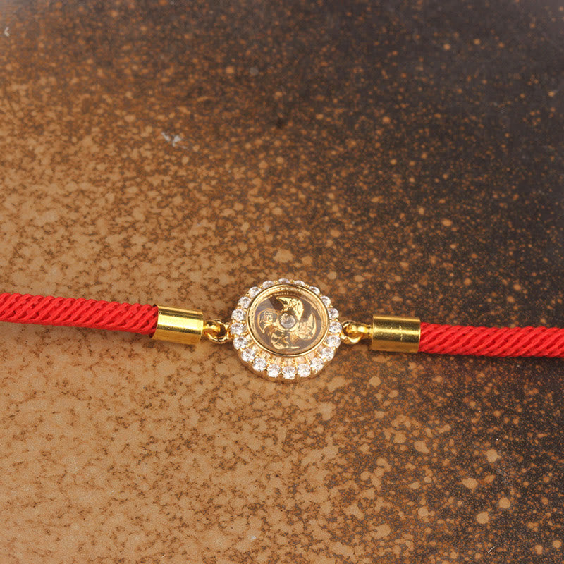 Pulsera trenzada con protección de Qi Feng Sheng Shui con molino de viento giratorio de cobre y latón con hilo rojo y Buddha Stones
