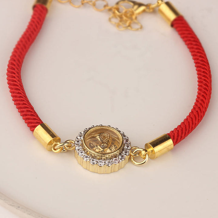 Pulsera trenzada con protección de Qi Feng Sheng Shui con molino de viento giratorio de cobre y latón con hilo rojo y Buddha Stones