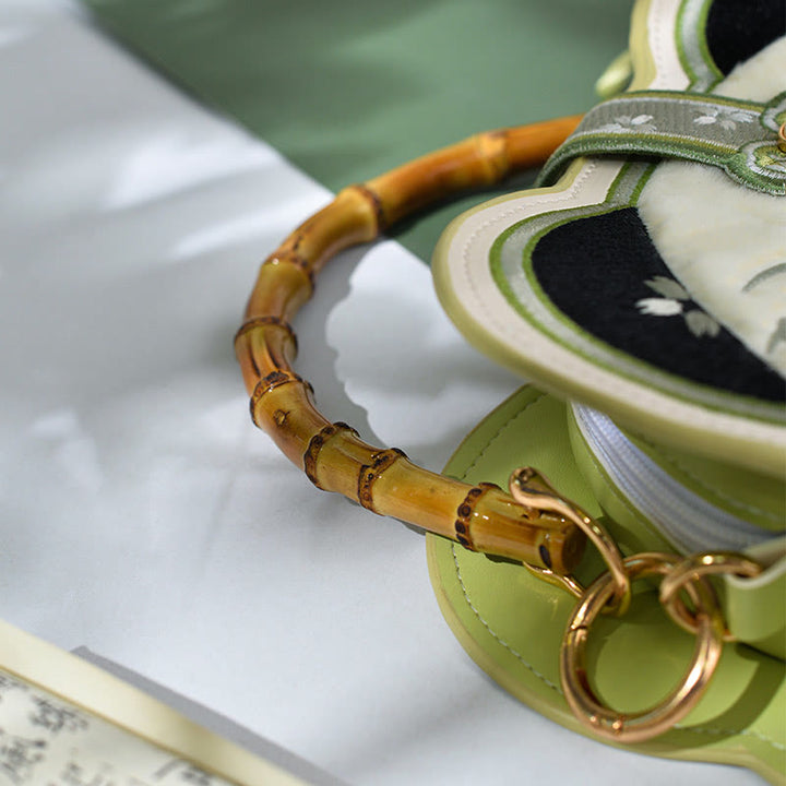 Bolso bandolera con borlas y nudo chino, cadena de perlas bordada con bambú y Buddha Stones y panda