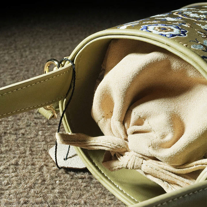 Bolso bandolera con brocado y diseño de ciervo, grulla y Buddha Stones