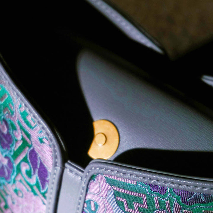 Bolso bandolera de seda Xiangyunsha con brocado Song y asa de bambú con Buddha Stones