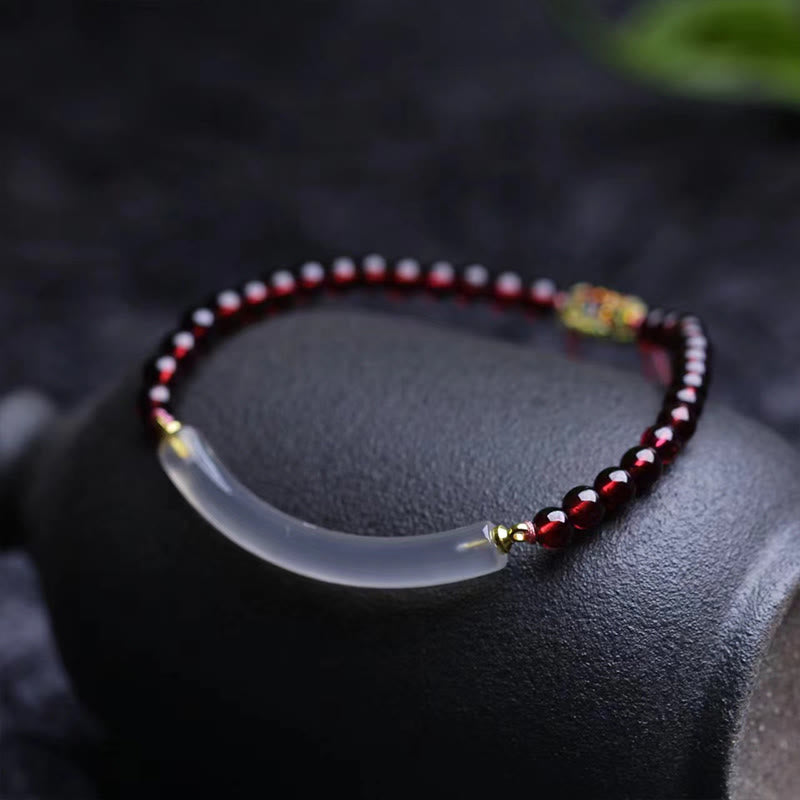 Brazalete tipo brazalete con Buddha Stones, granate, ágata gris y calma