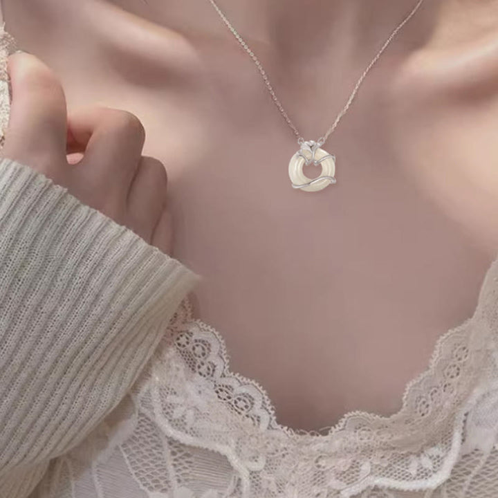 Collar con colgante de hoja de ginkgo con hebilla de paz de plata de ley 925 y jade hetiano de Buddha Stones - image 11