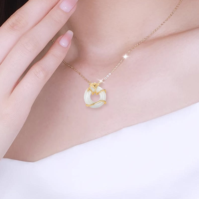 Collar con colgante de hoja de ginkgo con hebilla de paz de plata de ley 925 y jade hetiano de Buddha Stones - image 3