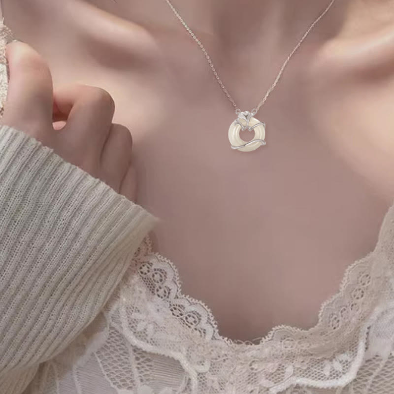 Collar con colgante de hoja de ginkgo con hebilla de paz de plata de ley 925 y jade hetiano de Buddha Stones - image 11