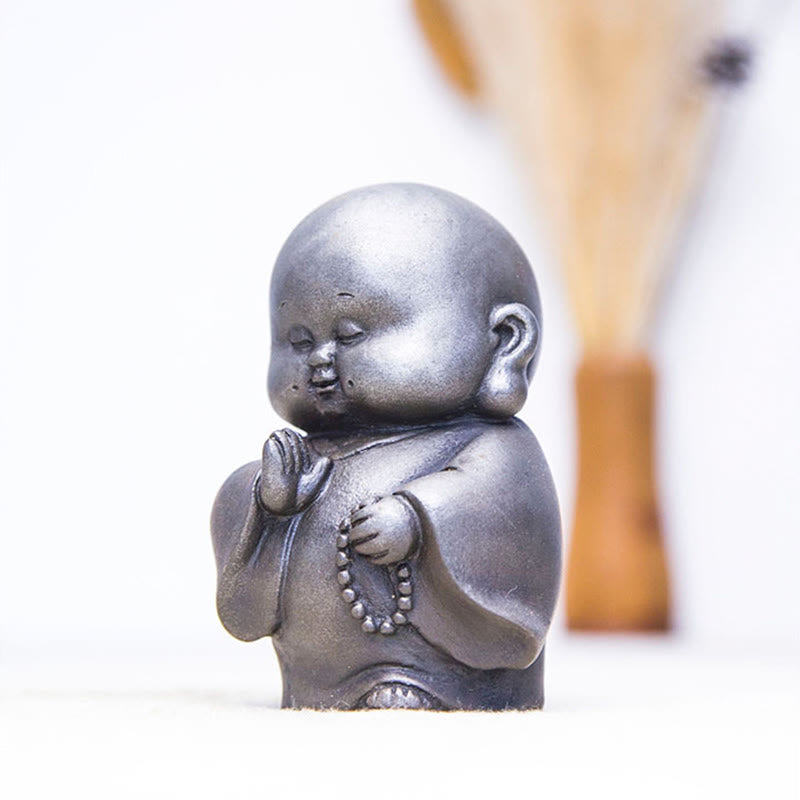 Estatua de resina fundida con óxido de hierro en polvo de monje pequeño hecha a mano con Buddha Stones para decoración del hogar - image 15