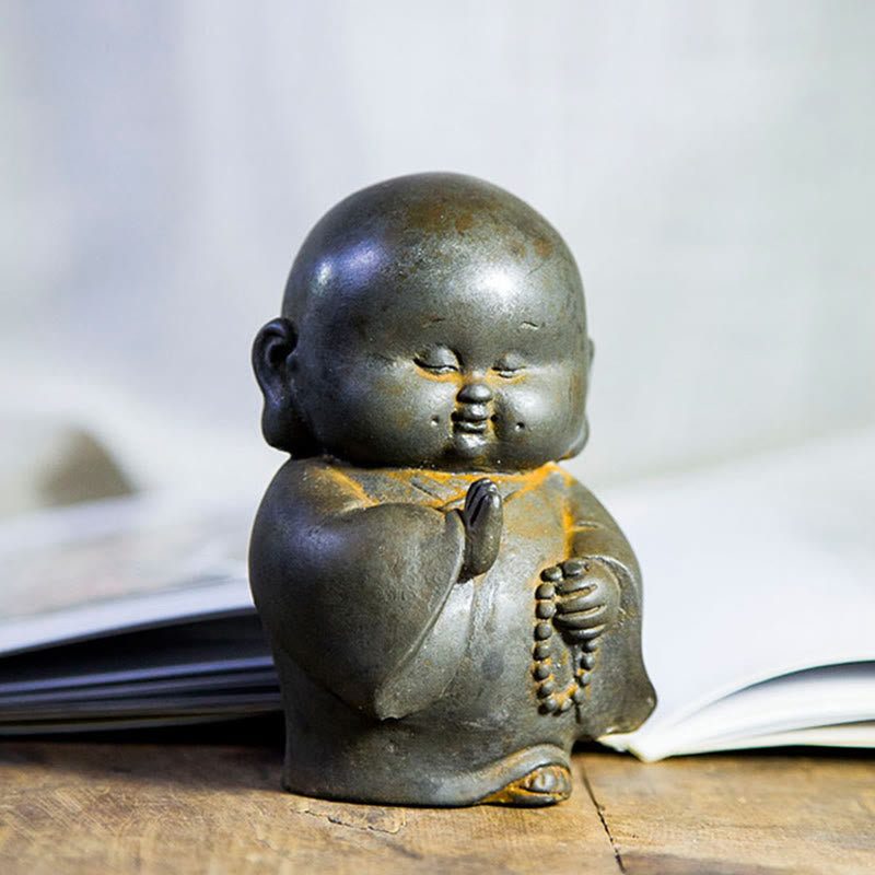 Estatua de resina fundida con óxido de hierro en polvo de monje pequeño hecha a mano con Buddha Stones para decoración del hogar - image 8