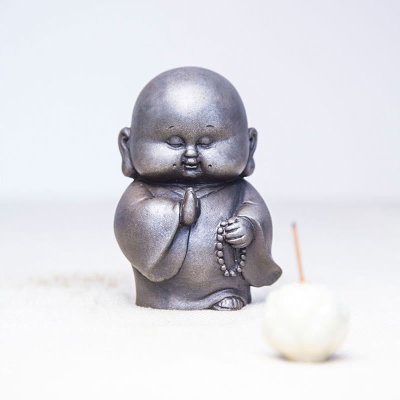 Estatua de resina fundida con óxido de hierro en polvo de monje pequeño hecha a mano con Buddha Stones para decoración del hogar - image 25