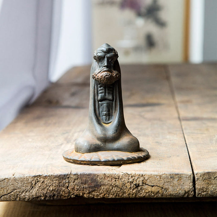 Estatua de resina fundida con óxido de hierro en polvo de Bodhidharma hecha a mano con Buddha Stones para decoración del hogar