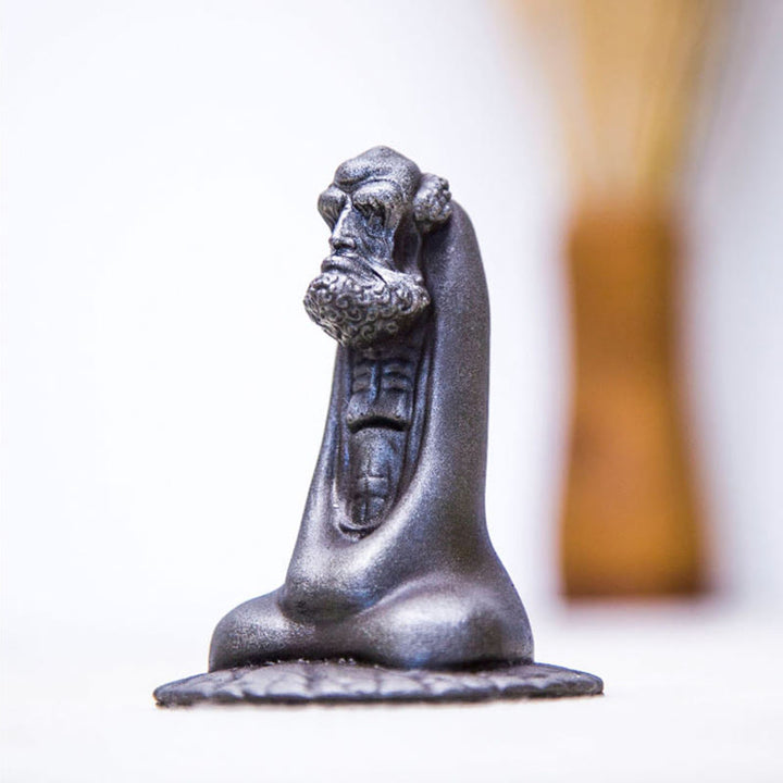 Estatua de resina fundida con óxido de hierro en polvo de Bodhidharma hecha a mano con Buddha Stones para decoración del hogar