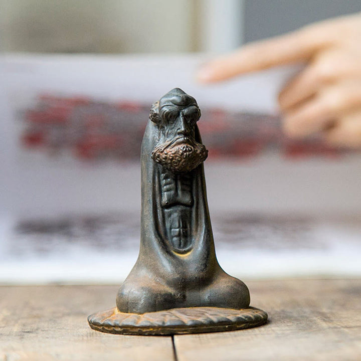 Estatua de resina fundida con óxido de hierro en polvo de Bodhidharma hecha a mano con Buddha Stones para decoración del hogar