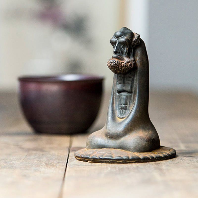 Estatua de resina fundida con óxido de hierro en polvo de Bodhidharma hecha a mano con Buddha Stones para decoración del hogar