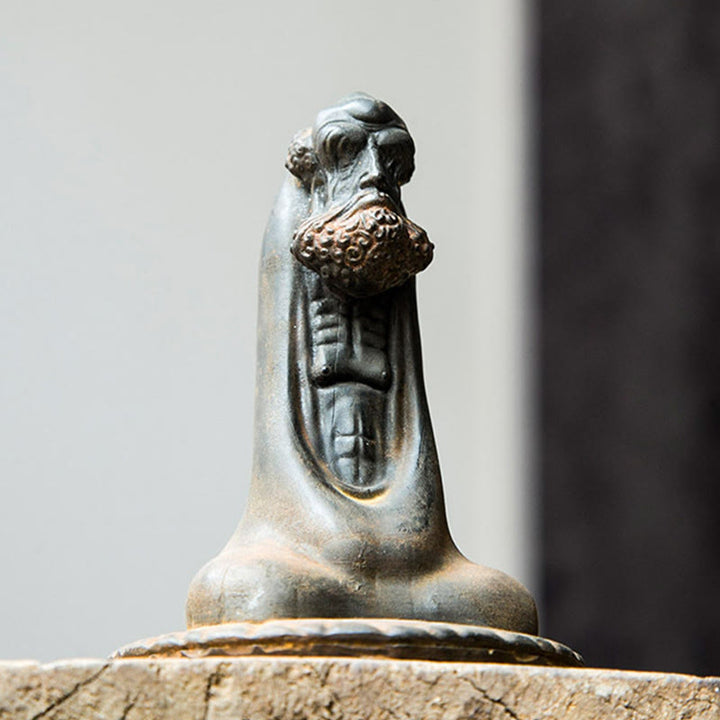 Estatua de resina fundida con óxido de hierro en polvo de Bodhidharma hecha a mano con Buddha Stones para decoración del hogar