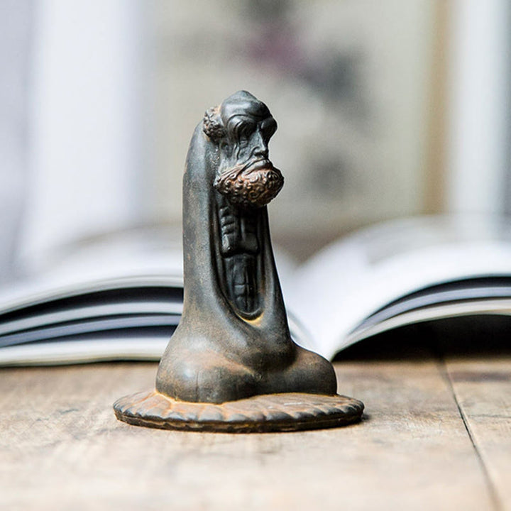 Estatua de resina fundida con óxido de hierro en polvo de Bodhidharma hecha a mano con Buddha Stones para decoración del hogar