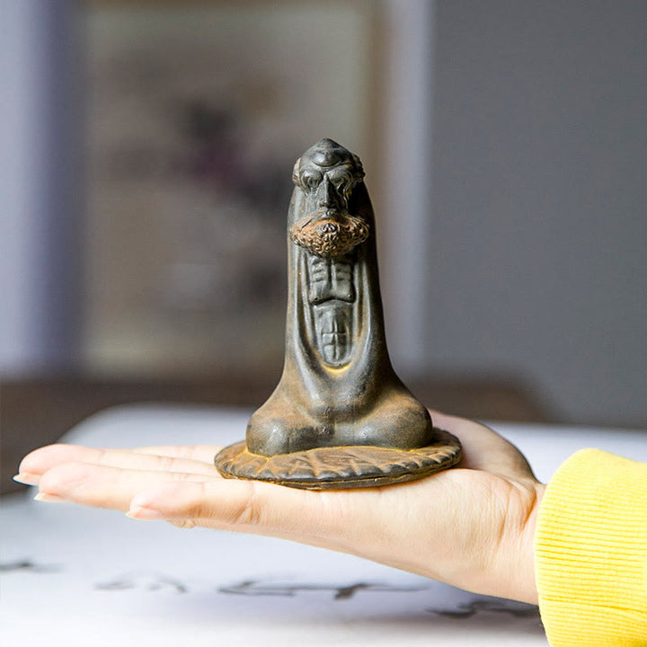 Estatua de resina fundida con óxido de hierro en polvo de Bodhidharma hecha a mano con Buddha Stones para decoración del hogar