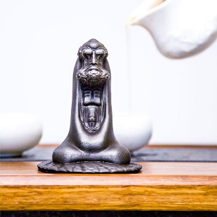 Estatua de resina fundida con óxido de hierro en polvo de Bodhidharma hecha a mano con Buddha Stones para decoración del hogar