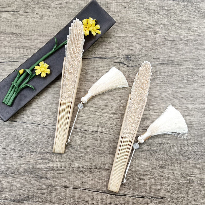 Abanico plegable de bambú de mano con borlas y forma de concha con bordado de rosas y Buddha Stones