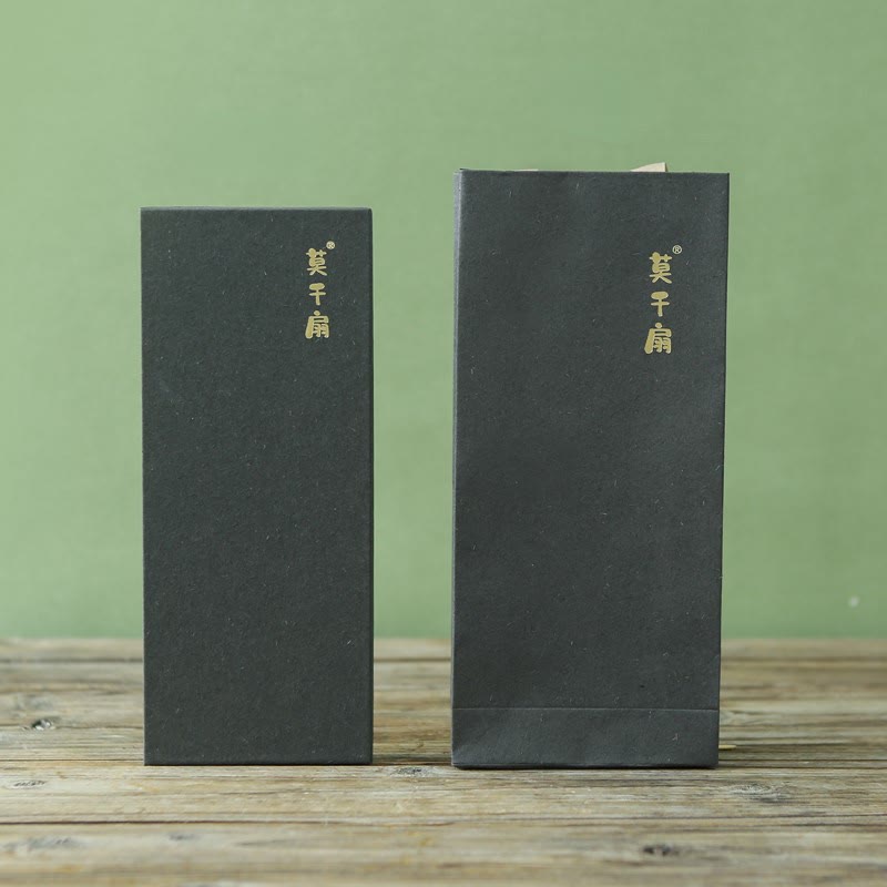 Abanico plegable de bambú de mano con diseño de grulla de río y montaña retro con Buddha Stones