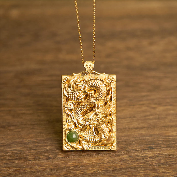 Collar con colgante de jade hetiano de cobre bañado en oro y Buddha Stones con forma de dragón