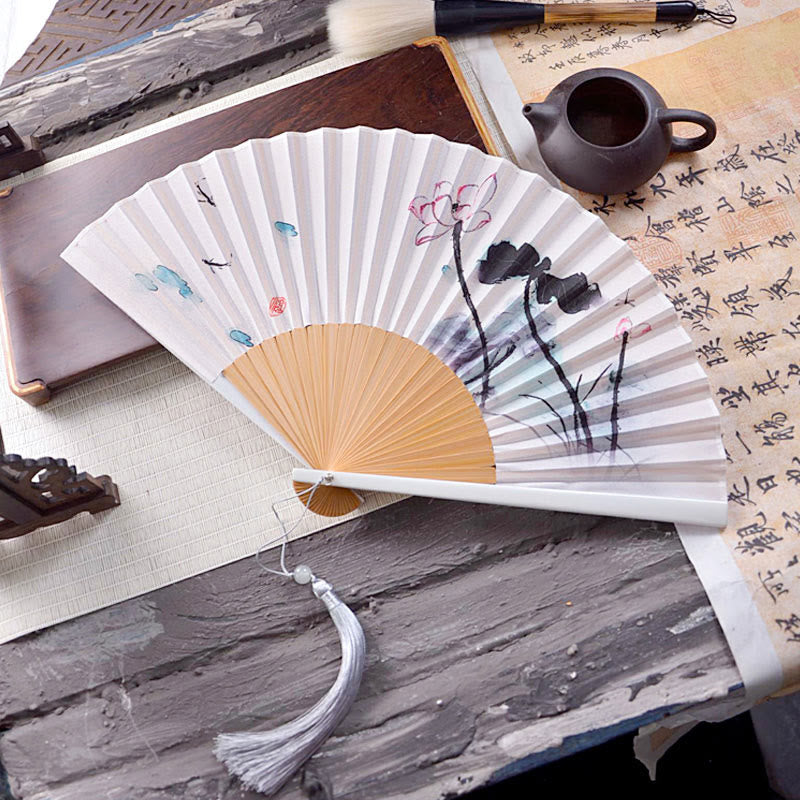 Abanico plegable de bambú y crepé de poliéster de 23,3 cm con pintura en tinta de caracteres chinos, diseño de flores de Buddha Stones y hojas