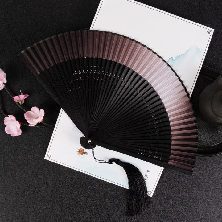 Ventilador plegable de bambú de mano con diseño de Buddha Stones, grullas y nubes auspiciosas, color sólido degradado. - Ribete negro degradado marrón de 21 cm - image 24