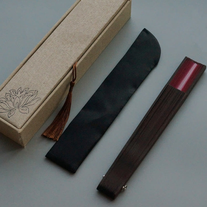 Buddha Stones Abanico plegable de bambú de mano con borlas y ribete hueco de seda de lirio rojo - Rojo 22 cm - Con caja de brocado y cubierta de abanico (Preventa) - image 3