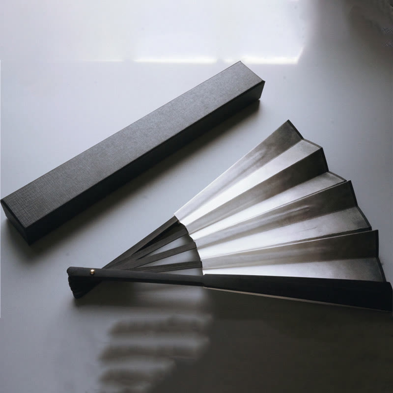 Buddha Stones Abanico plegable de bambú de mano con papel de arroz degradado en tinta blanca y negra - Tinta blanca y negra degradada de 33 cm - Con caja de brocado (Preventa) - image 1