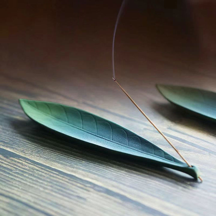 Quemador de incienso de cerámica con forma de hoja de sauce y Buddha Stones para curación