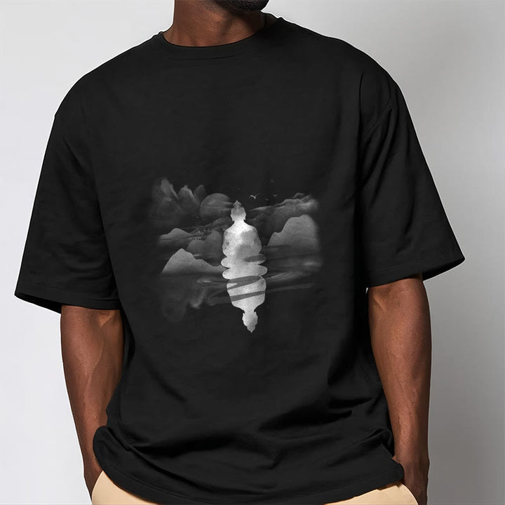 Camiseta de algodón con estampado de Buda sentado en las montañas y Buddha Stones meditando - image 3