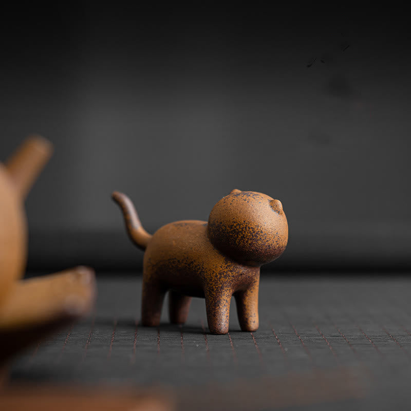 Figura decorativa de cerámica para escritorio del hogar con forma de gato de pie en miniatura con forma de rana y Buddha Stones - Gato de pie 10,2 x 3,3 x 6,3 cm - image 0