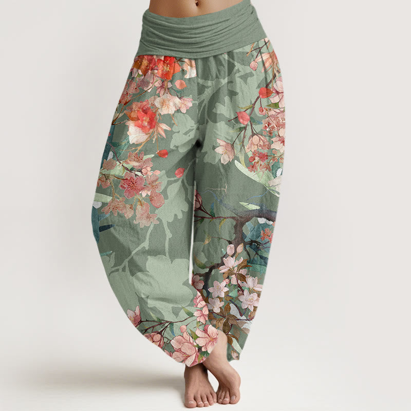 Pantalones bombachos de cintura elástica para mujer con estampado de flores rojas y rosas en algodón con Buddha Stones y exuberantes ramas. - Verde mar oscuro - US22，UK/AU26，EU54 (6XL) - image 0