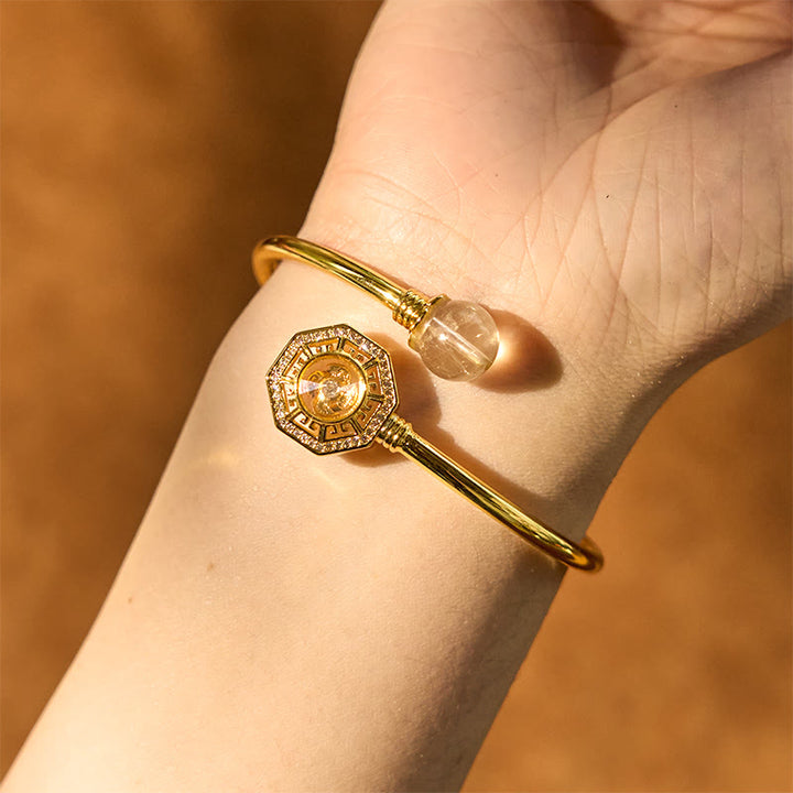 Pulsera brazalete de coraje de Feng Sheng Shui Qi con molino de viento giratorio de cobre y latón con Buddha Stones y cuarzo rutilado