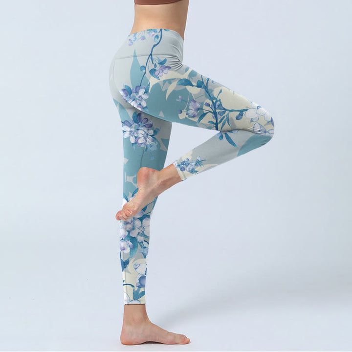 Leggings de yoga para mujer con estampado de flores blancas y azules y Buddha Stones - image 3