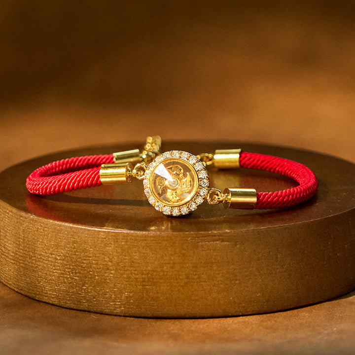 Pulsera trenzada con protección de Qi Feng Sheng Shui con molino de viento giratorio de cobre y latón con hilo rojo y Buddha Stones