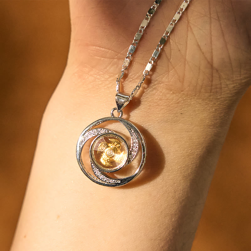 Colgante de collar con forma de molino de viento giratorio de latón y cobre bañado en oro y Buddha Stones